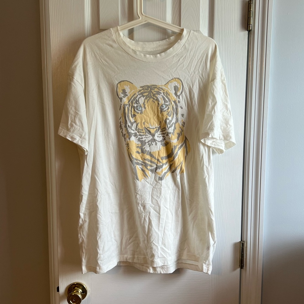 American Eagle oversized tiger tee Medium